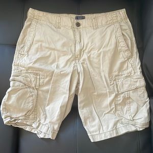 Beige GAP Khaki Shorts size 32